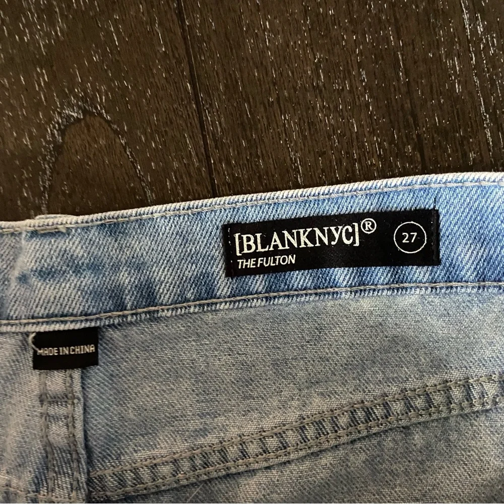 BLANK NYC The Fulton Light Wash Raw Hem Blue Jean High Waist Shorts Size 27‎ NWT